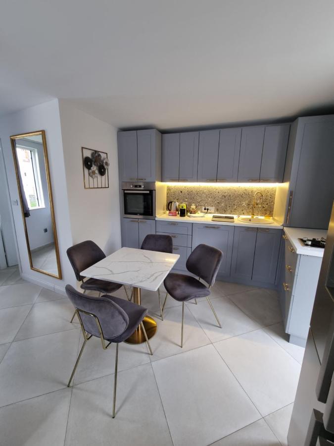 Villa With Pool & Garden Apartment 1 Ognjen تيفات المظهر الخارجي الصورة